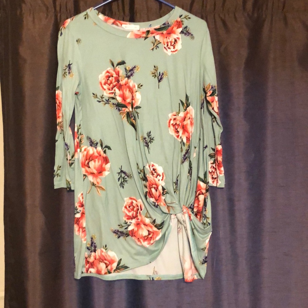 Green floral top